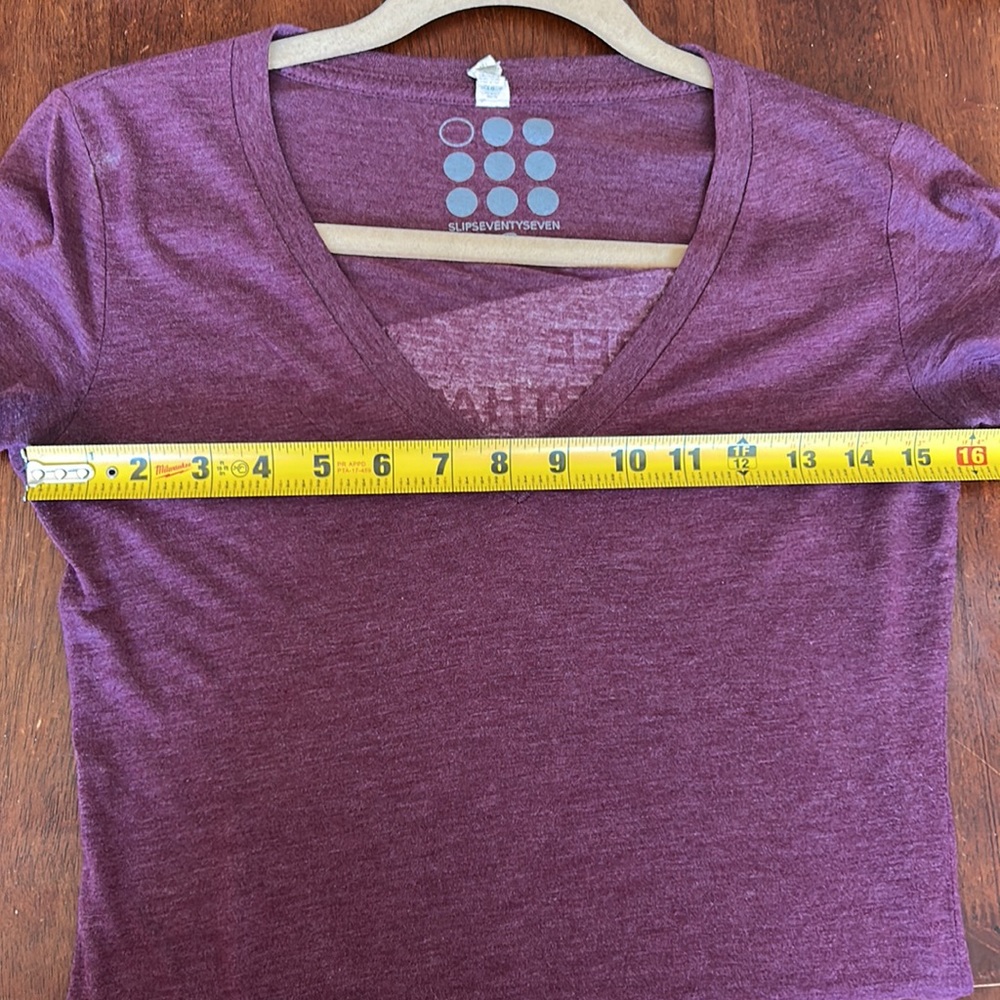 Slip 77 Free Martha’s Vineyard V-Neck T-Shirt - Small - Picture 3 of 10